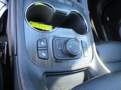 Used 2023 GMC Acadia SLT image 25