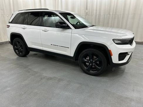 Used 2024 Jeep Grand Cherokee Altitude AWD/4WD image 1