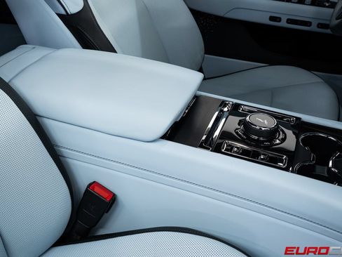 Used 2025 Rolls-Royce Spectre AWD/4WD image 40