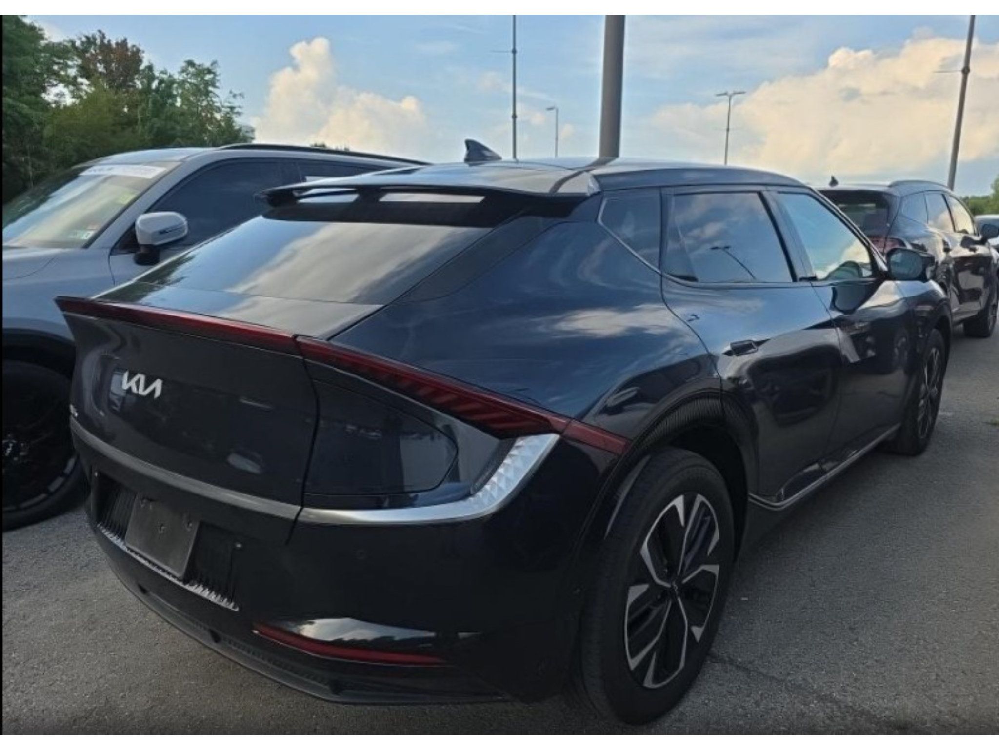 Used 2024 Kia EV6 Wind w/ Wind Technology Package AWD/4WD image 4
