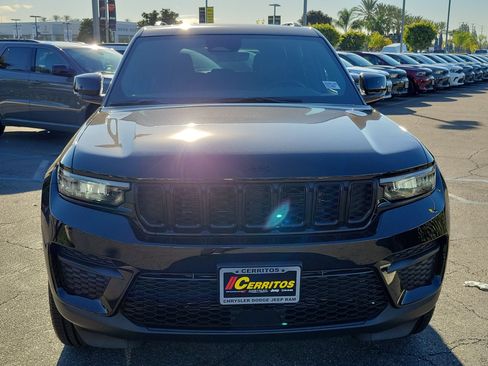 New 2025 Jeep Grand Cherokee Altitude AWD/4WD image 24