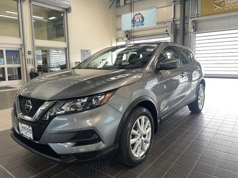 Used 2022 Nissan Rogue Sport S image 2