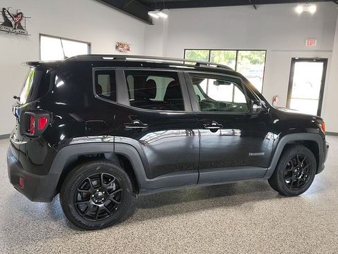 Used 2019 Jeep Renegade Altitude w/ Quick Order Package 2XM FWD image 14