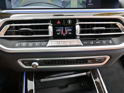 Used 2019 BMW X7 xDrive50i w/ M Sport Package AWD/4WD image 27