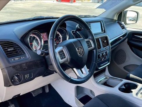 Used 2016 Dodge Grand Caravan SXT w/ Rear Park Assist Package image 13