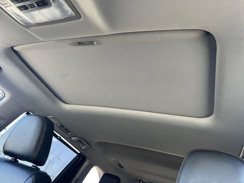 Used 2019 Toyota Highlander XLE image 3