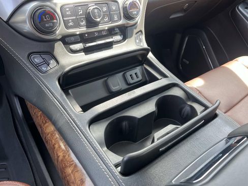 Used 2020 Chevrolet Suburban Premier w/ Premier Plus Edition AWD/4WD image 38