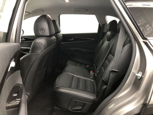 Used 2019 Kia Sorento EX image 11