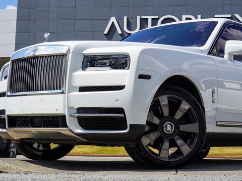 Used 2020 Rolls-Royce Cullinan image 2