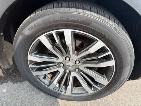 Used 2017 Ford Explorer Platinum AWD/4WD image 4