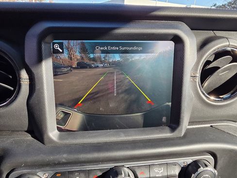 Used 2021 Jeep Gladiator Overland image 21