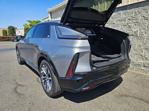 Used 2024 Cadillac Lyriq Sport AWD/4WD image 7