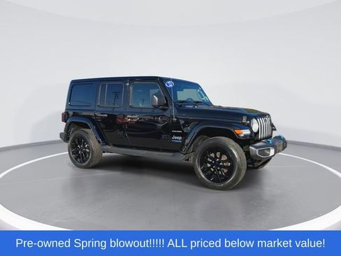 Used 2022 Jeep Wrangler Unlimited Sahara w/ Cold Weather Group AWD/4WD image 9