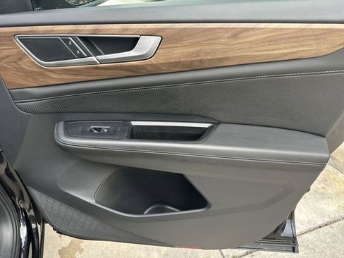 Used 2025 Volkswagen Atlas SE image 34