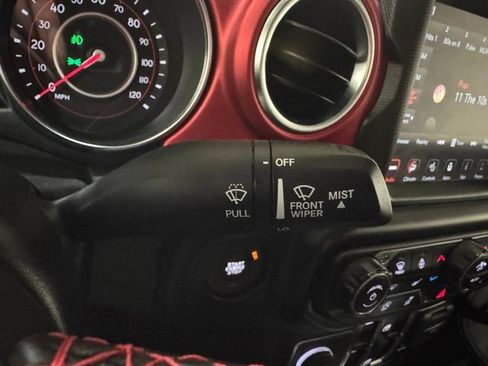 Used 2022 Jeep Gladiator Rubicon w/ Cold Weather Group image 40