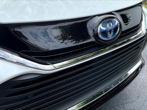 Used 2024 Toyota Venza Nightshade AWD/4WD image 33
