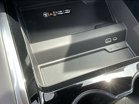 New 2026 Chevrolet Suburban Premier image 16