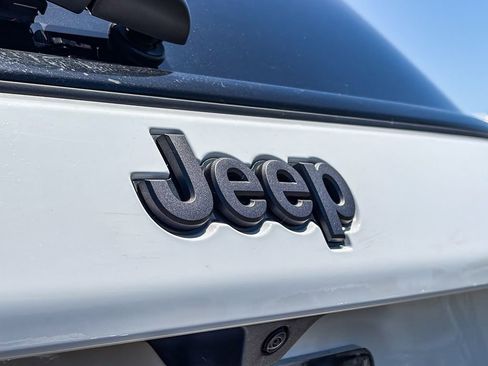 Used 2025 Jeep Compass Trailhawk AWD/4WD image 10