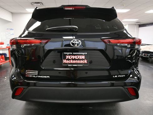 Certified 2024 Toyota Highlander LE image 6