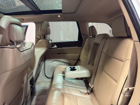 Used 2017 Jeep Grand Cherokee Overland image 30