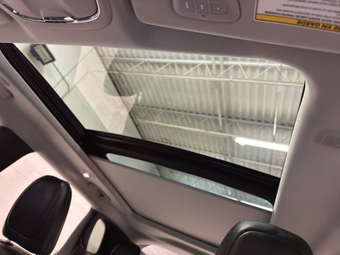 Used 2022 Jeep Cherokee Limited image 21