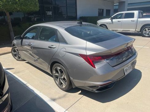 Used 2023 Hyundai Elantra Limited FWD image 3