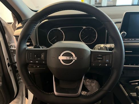 Used 2025 Nissan Rogue SV image 29