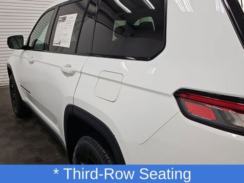 Used 2024 Jeep Grand Cherokee L Laredo RWD image 7