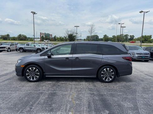 Used 2026 Honda Odyssey Elite image 2