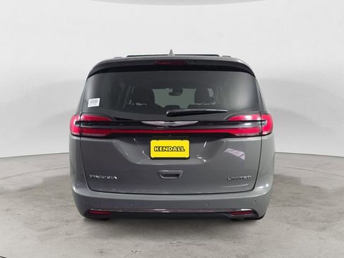 Used 2022 Chrysler Pacifica Limited image 4