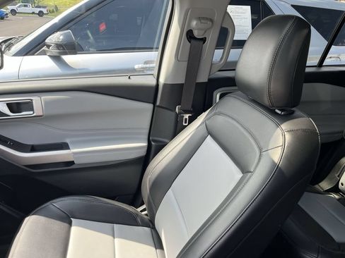 Used 2023 Ford Explorer XLT w/ Equipment Group 202A AWD/4WD image 25