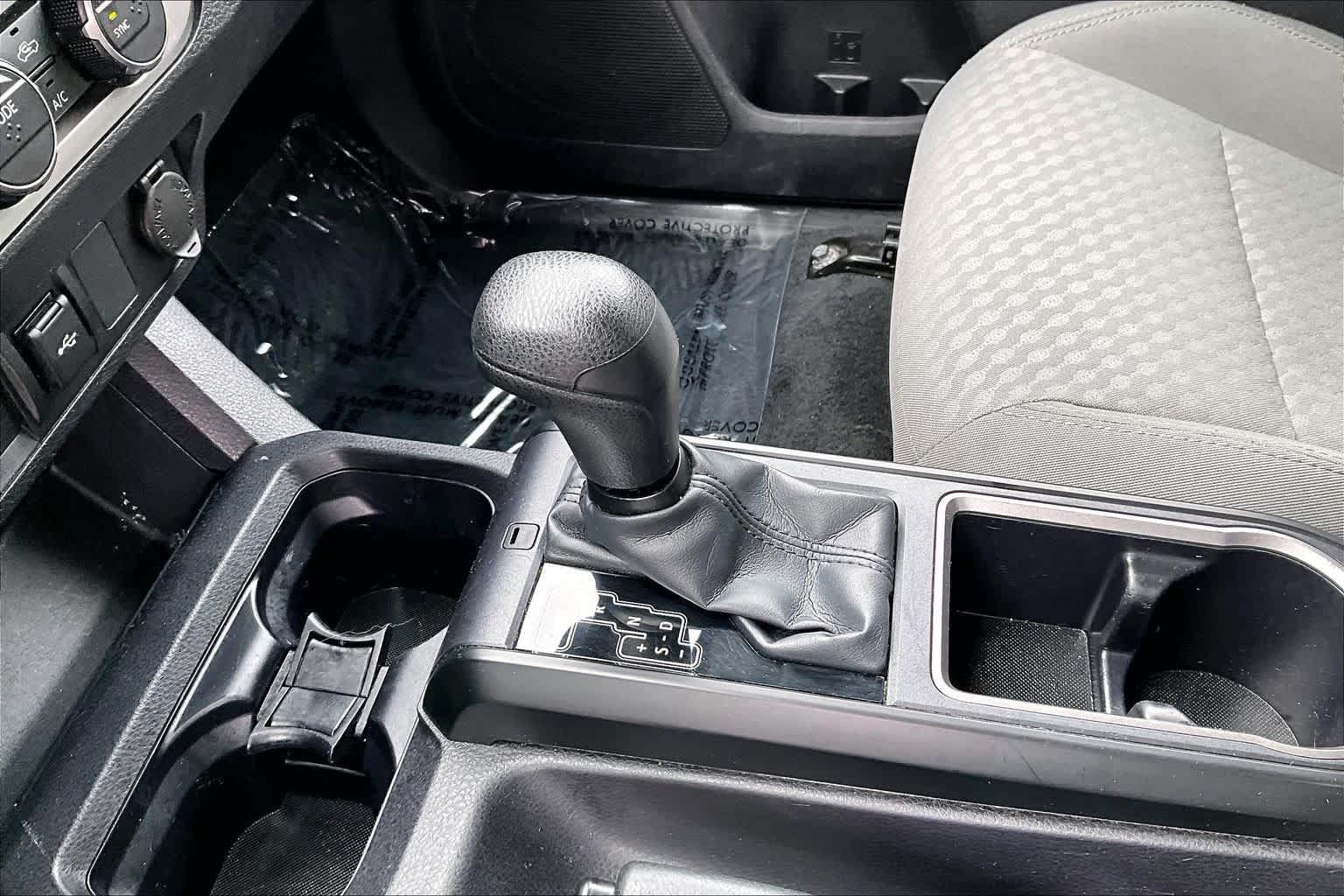 Used 2022 Toyota Tacoma SR AWD/4WD image 16
