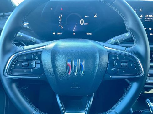 Used 2025 Buick Envista Sport Touring image 28