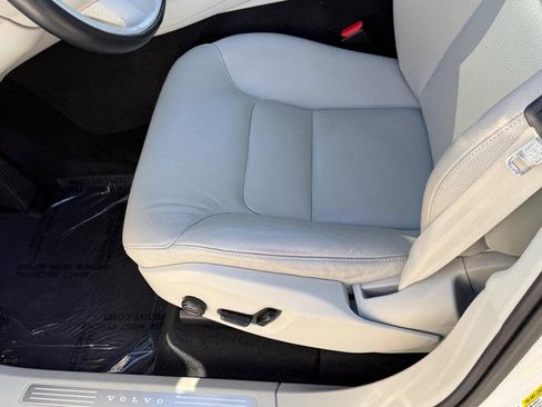 Certified 2023 Volvo XC90 B6 Core w/ Climate Package image 17