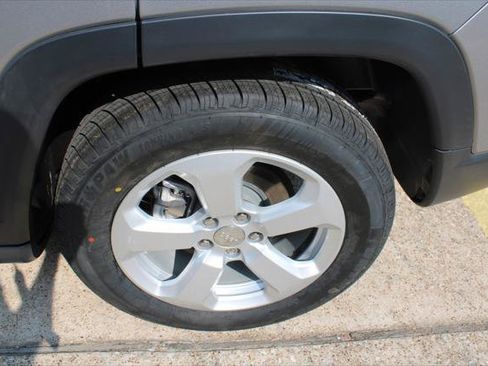 Certified 2020 Jeep Compass Latitude w/ Safety & Security Group FWD image 17