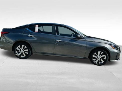 Used 2025 Nissan Altima 2.5 S FWD image 8