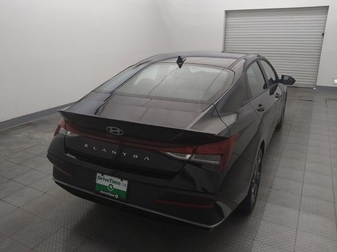 Used 2025 Hyundai Elantra Sport FWD image 7