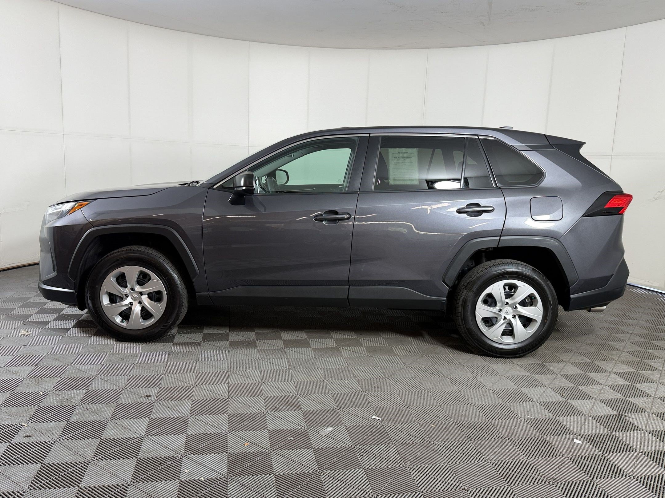 Used 2023 Toyota RAV4 LE AWD/4WD image 2