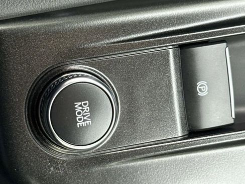 Used 2025 Ford Explorer Active image 28