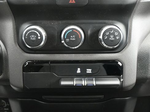 Used 2020 RAM 1500 Big Horn AWD/4WD image 18