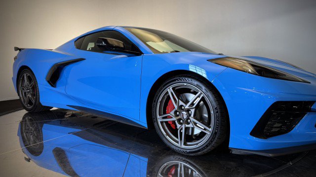 Used 2025 Chevrolet Corvette Stingray Premium Cpe w/ Z51 Performance Package RWD image 19