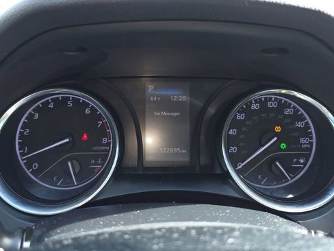 Used 2020 Toyota Camry SE w/ Carpet Mat Package image 16