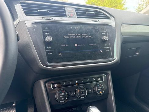 Used 2020 Volkswagen Tiguan SE FWD image 11