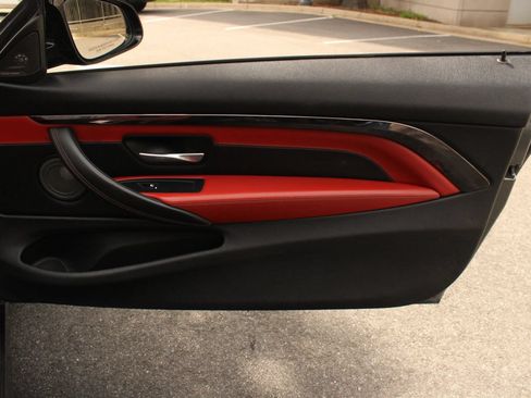 Used 2018 BMW M4 Convertible RWD image 23