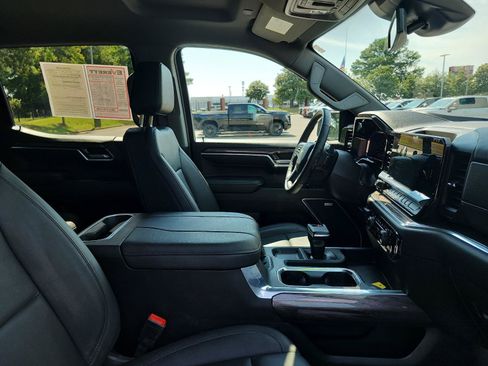 Used 2024 Chevrolet Silverado 1500 LTZ AWD/4WD image 9