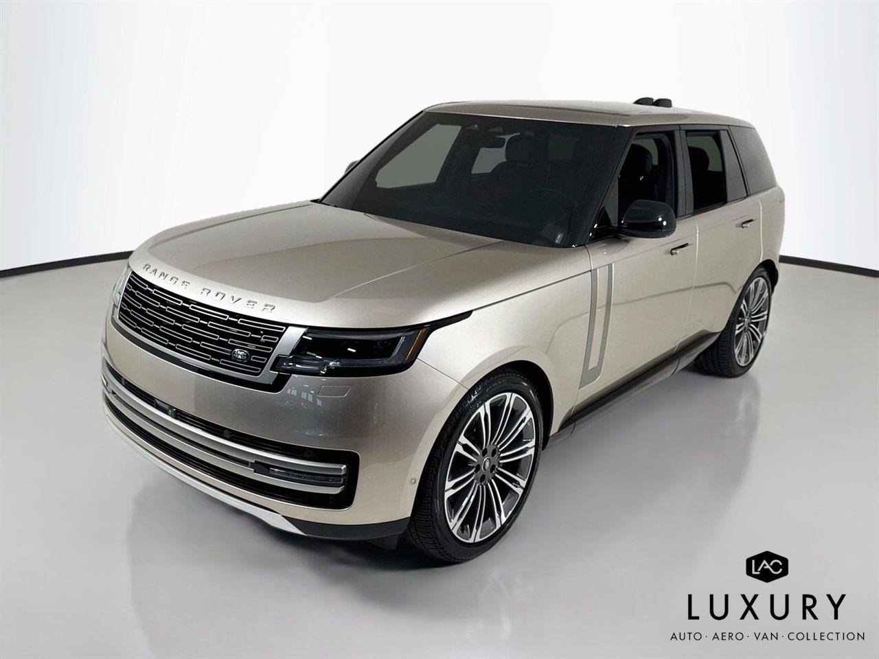 Used 2024 Land Rover Range Rover SE AWD/4WD image 4