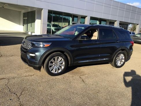 Used 2022 Ford Explorer Limited w/ Equipment Group 301A image 3