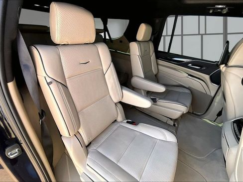 Used 2023 Cadillac Escalade ESV Premium Luxury AWD/4WD image 27