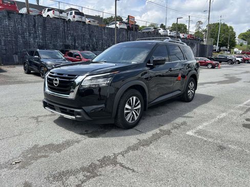 Used 2024 Nissan Pathfinder SL AWD/4WD image 7