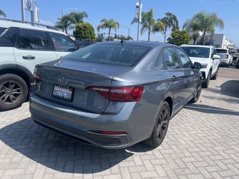 Used 2023 Volkswagen Jetta SE w/ Panoramic Sunroof Package FWD image 5